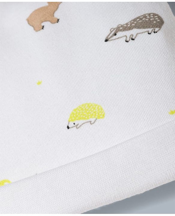 Babyhug 100% Cotton Interlock Knit Cap Mittens & Booties Set With Squirrel Print White - Diameter 14.5 Cm