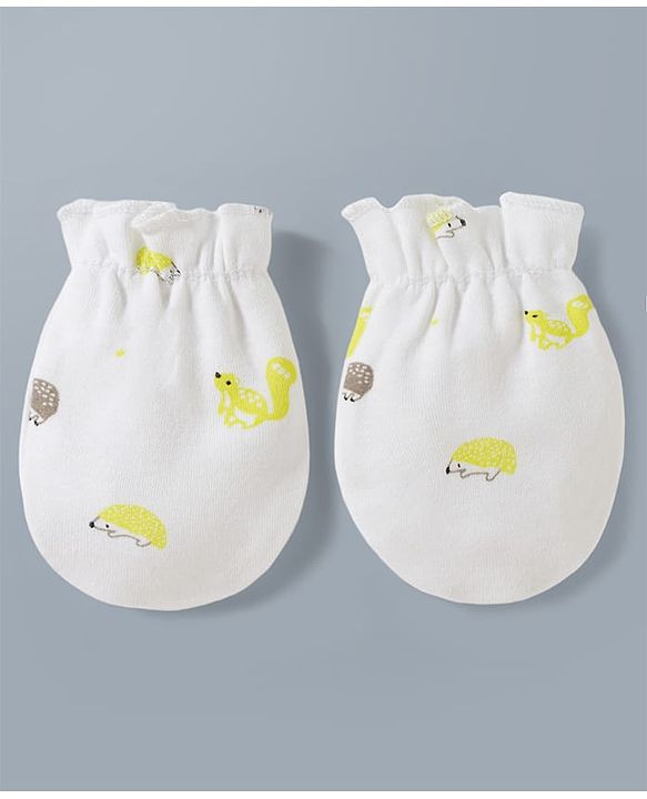 Babyhug 100% Cotton Interlock Knit Cap Mittens & Booties Set With Squirrel Print White - Diameter 14.5 Cm