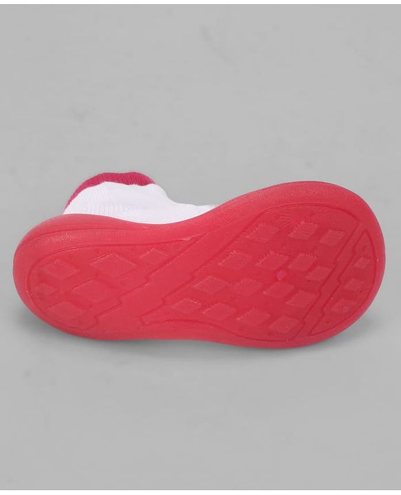 Cute Walk by Babyhug Slip On Closure Sock shoes With Fox Design - Pink