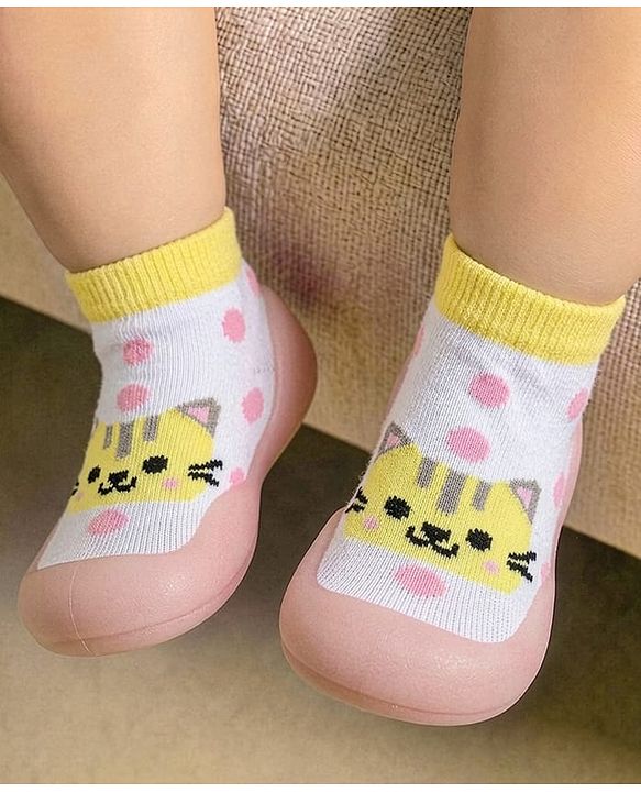 Cute Walk by Babyhug Slip On Closure Sock shoes With Cat Design - Pink & White