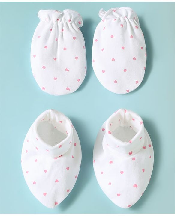 Babyhug 100% Cotton Knit Hearts Printed Mittens & Booties Set - White
