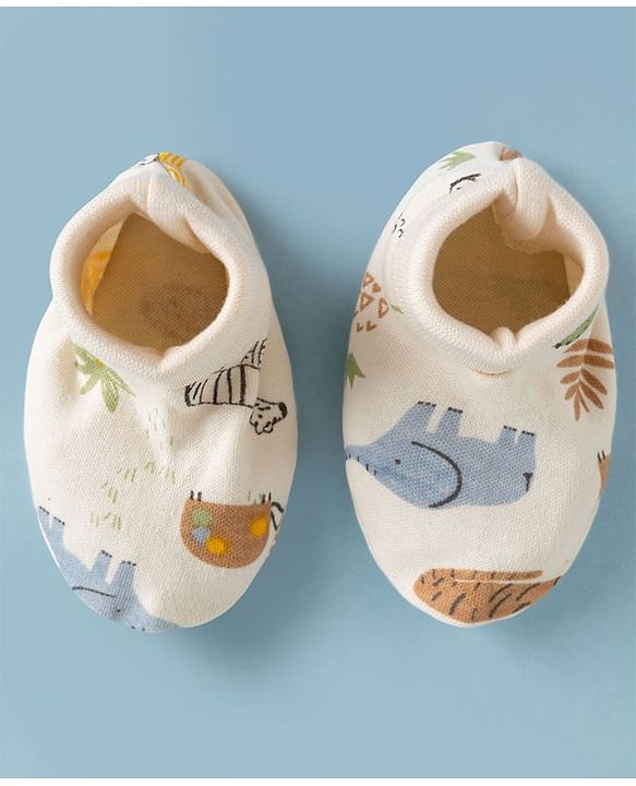 Babyhug 100% Cotton Interlock Knit Cap Mittens & Booties With Jungle Theme Print White - Diameter 11.5 cm
