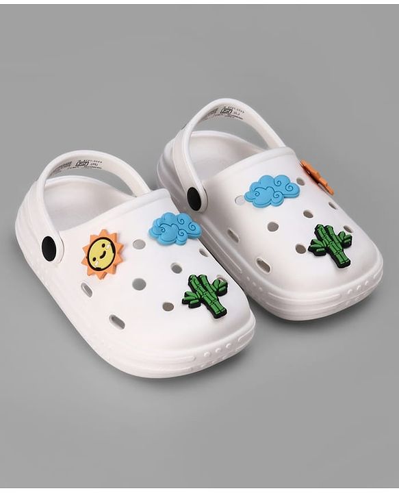 Pine Kids Back Strap Closure Clogs With Applique - White