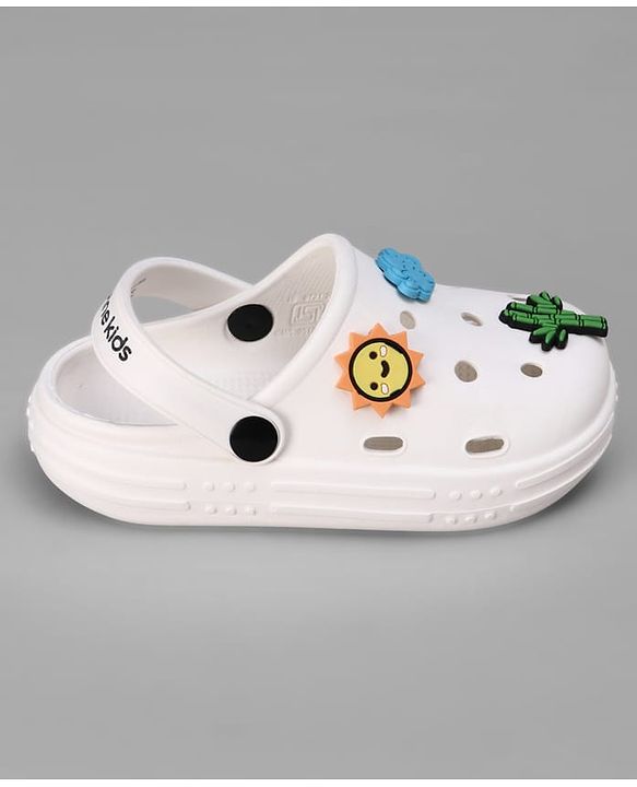 Pine Kids Back Strap Closure Clogs With Applique - White