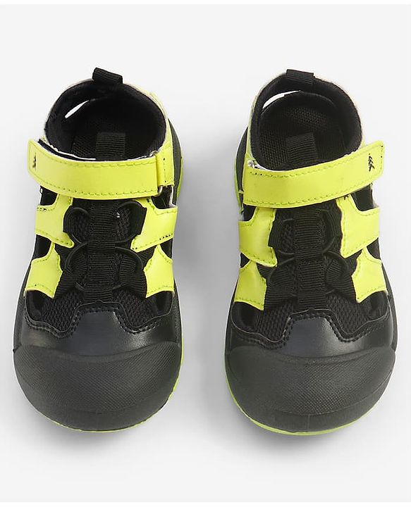 Pine Kids Velcro Closure Solid Sandals With Logo Print - Green