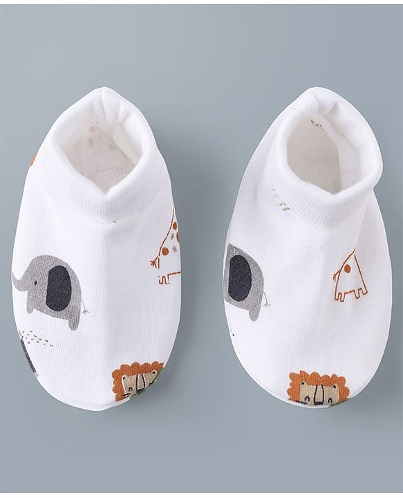 Babyhug 100% Cotton Knit Animal Printed Cap Mittens & Booties Set White - Diameter 32 cm