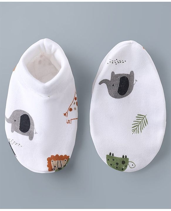 Babyhug 100% Cotton Knit Animal Printed Cap Mittens & Booties Set White - Diameter 32 cm