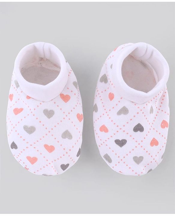 Babyhug 100% Cotton Interlock Knit Caps Mittens & Booties with Heart Print White - Diameter 16 cm
