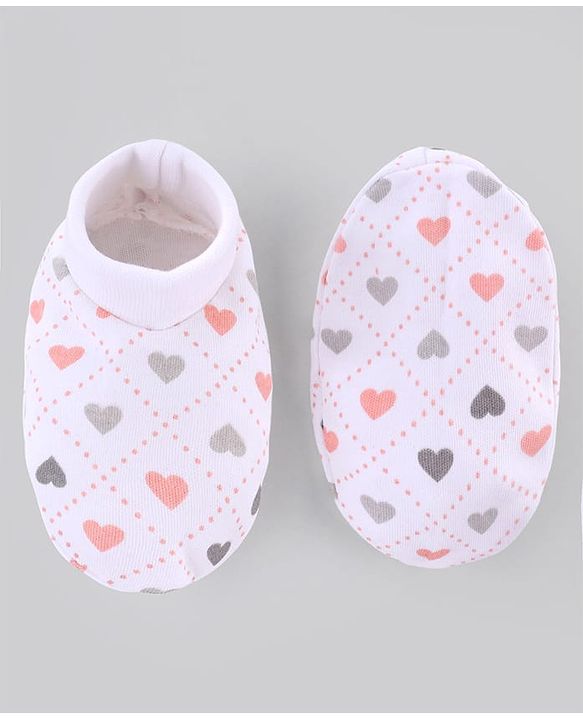 Babyhug 100% Cotton Interlock Knit Caps Mittens & Booties with Heart Print White - Diameter 16 cm