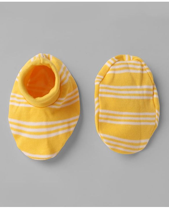Babyhug 100% Cotton Interlock Knit Cap, Mitten & Booties In Yellow - Diameter 10.5 cm