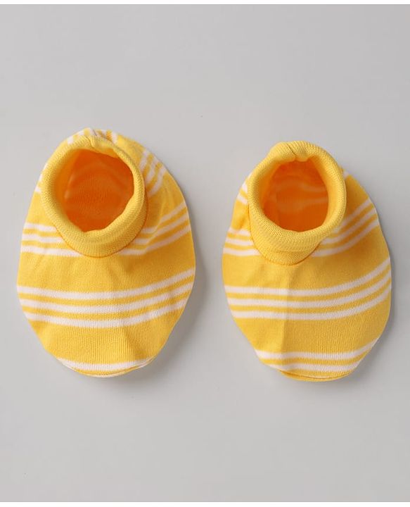 Babyhug 100% Cotton Interlock Knit Cap, Mitten & Booties In Yellow - Diameter 10.5 cm