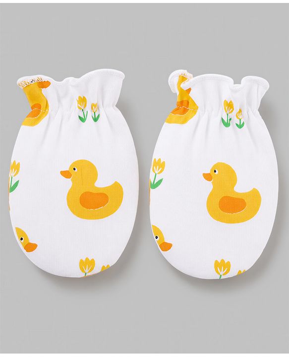 Babyhug 100% Cotton Interlock Knit Cap Mittens & Booties Set With Duck Print White - Diameter 14.5 cm