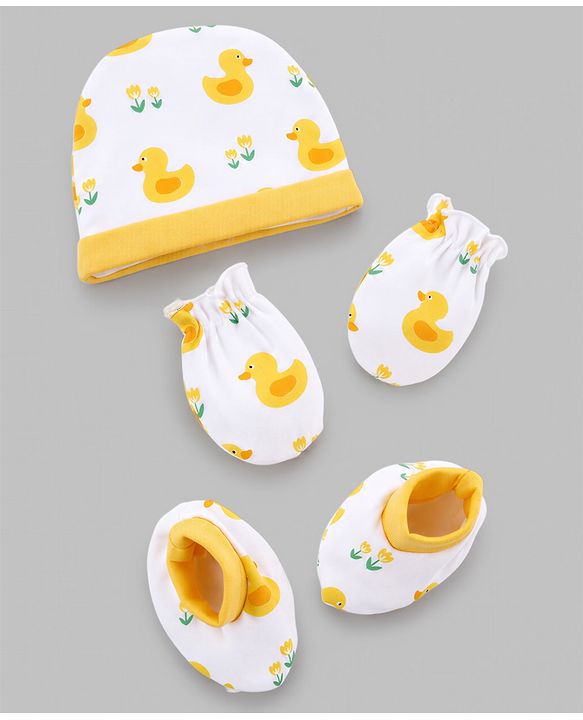 Babyhug 100% Cotton Interlock Knit Cap Mittens & Booties Set With Duck Print White - Diameter 14.5 cm