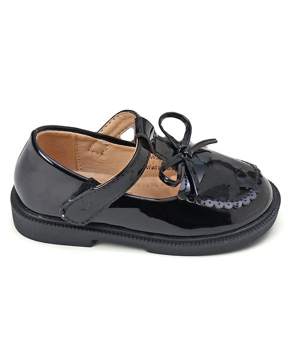 Cute Walk by Babyhug Velcro Closure Solid Shoes With Bow Applique - Black