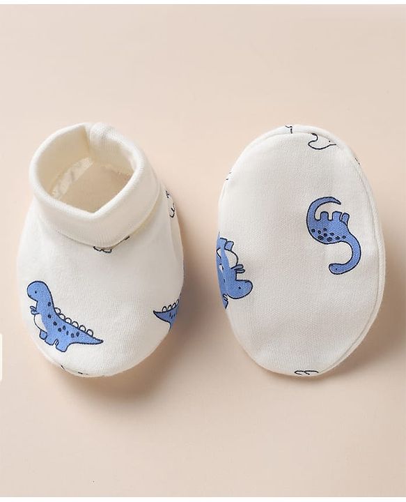 Babyhug 100% Cotton Interlock Knit Cap, Mitten & Booties with Dinosaur Rhinosaur Print White - Diameter 15 cm