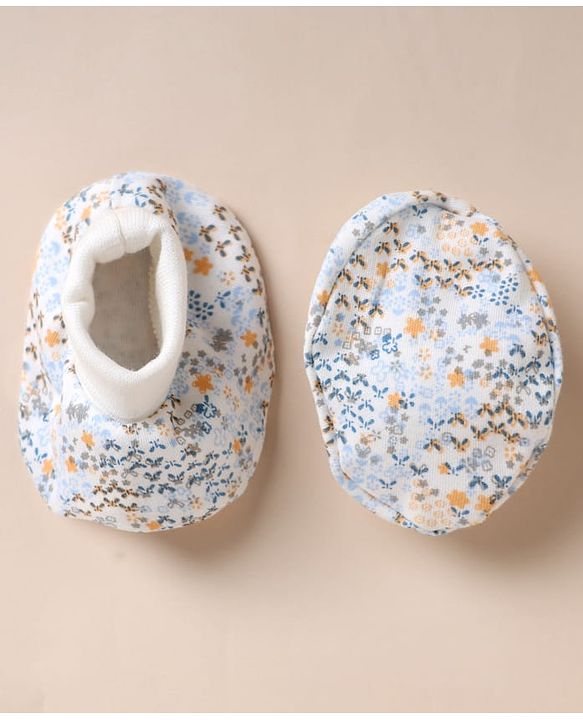 Babyhug 100% Cotton Interlock Knit Cap, Mitten & Booties with Bees, Bugs & Butterfly Print White - Diameter 15 cm