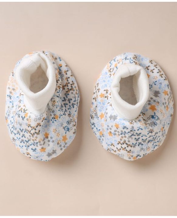 Babyhug 100% Cotton Interlock Knit Cap, Mitten & Booties with Bees, Bugs & Butterfly Print White - Diameter 15 cm