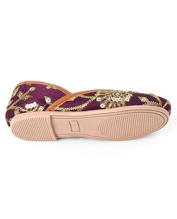 Cute Walk by Babyhug Slip On Ethnic Printed Mojaris in Purple