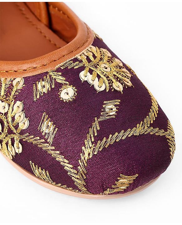 Cute Walk by Babyhug Slip On Ethnic Printed Mojaris in Purple
