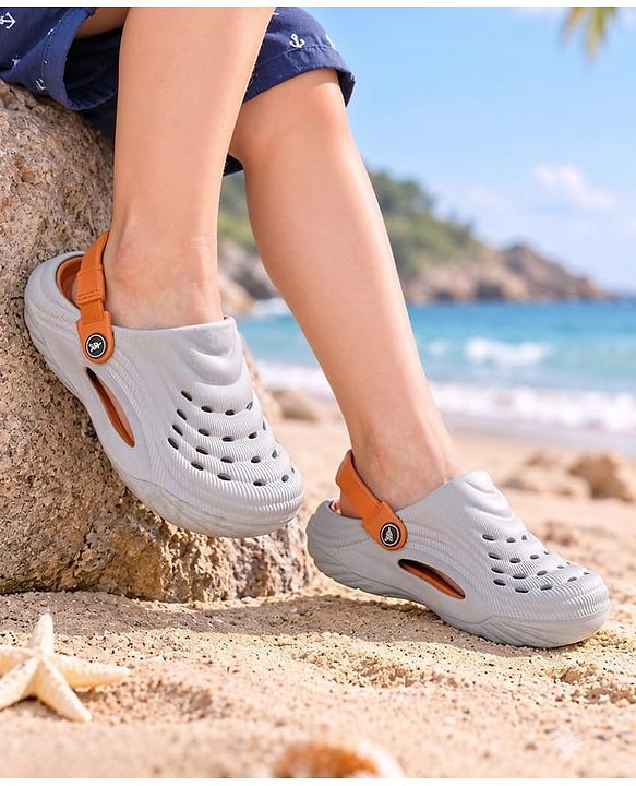 Pine Kids Solid Backstrap Closure Clogs - Grey