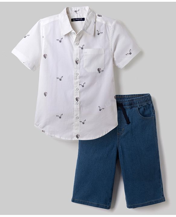 Pine Kids 100% Cotton Woven Half Sleeves Shirt and Shorts with Knee Length and Skull Print in Offwhite for 4-5 Years
