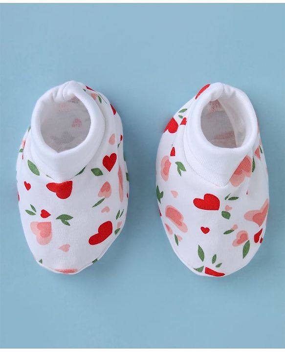 Babyhug 100% Cotton Interlock Knit Cap, Mittens & Booties with Heart & Floral Print White - Diameter 15 cm