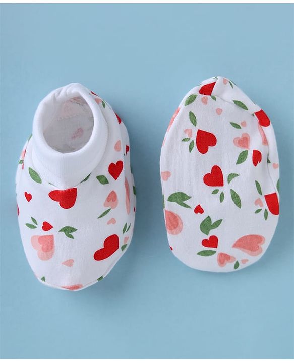 Babyhug 100% Cotton Interlock Knit Cap, Mittens & Booties with Heart & Floral Print White - Diameter 15 cm
