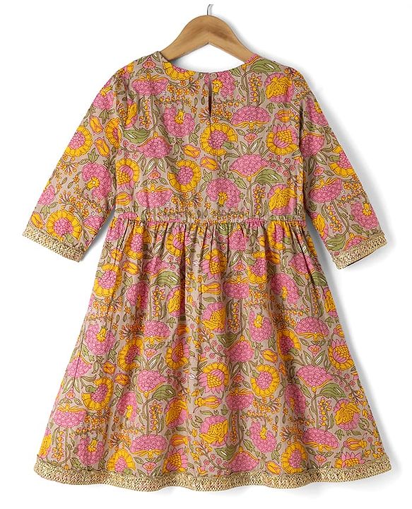 Pine Kids 100% Cotton Woven 3/4th Sleeves Kurti & Pat Set With Dupatta & Floral Print in Beige