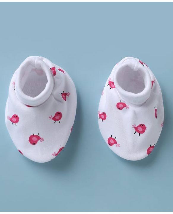 Babyhug 100% Cotton Interlock Knit Cap Mittens & Booties With Bird Print White - Diameter 15.5 cm