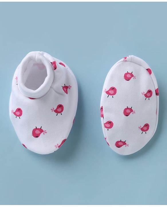 Babyhug 100% Cotton Interlock Knit Cap Mittens & Booties With Bird Print White - Diameter 15.5 cm