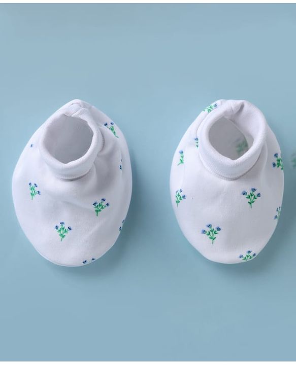 Babyhug 100% Cotton Interlock Knit Cap Mittens & Booties With Floral Print White - Diameter 14.5 cm