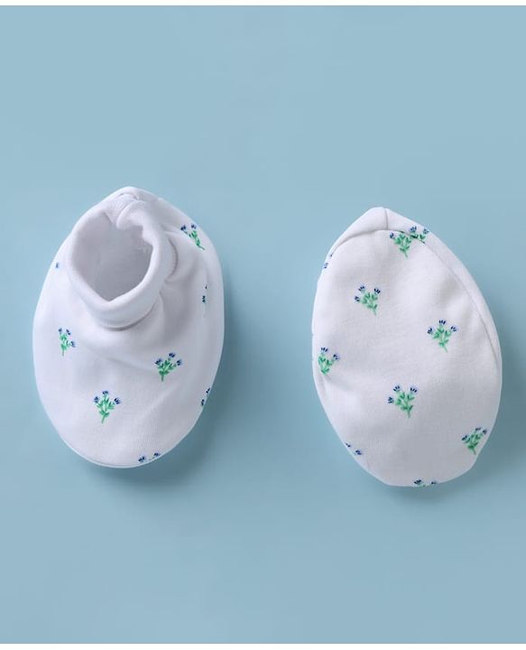Babyhug 100% Cotton Interlock Knit Cap Mittens & Booties With Floral Print White - Diameter 14.5 cm