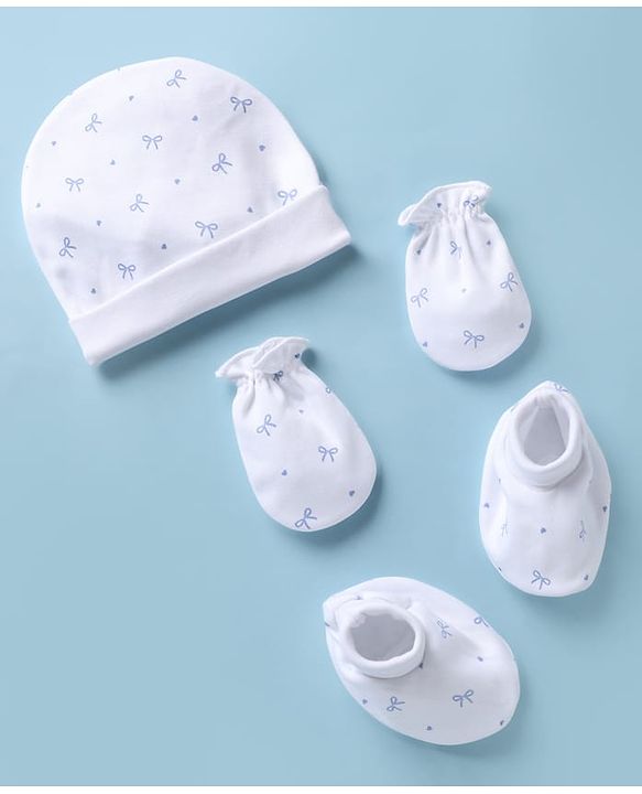 Babyhug 100% Cotton Interlock Knit Cap Mittens & Booties With Bow & Heart Print White - Diameter 16.5 cm