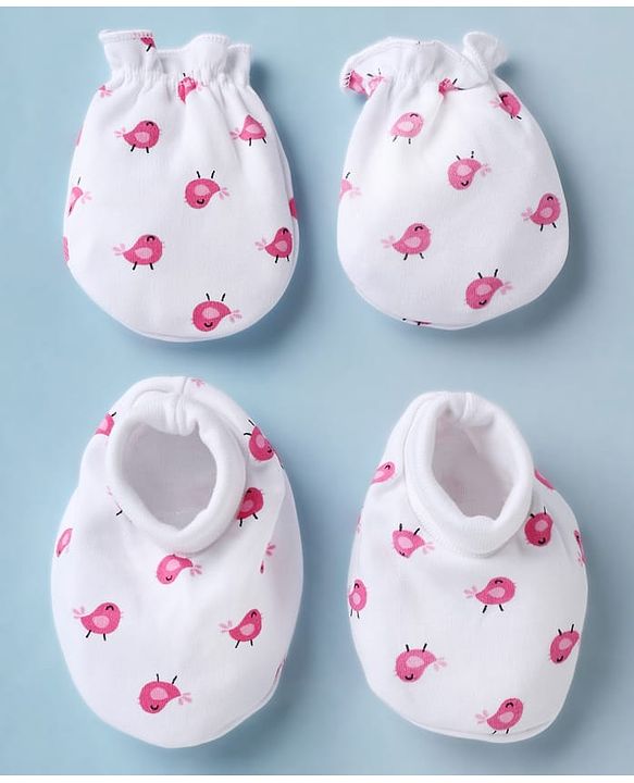 Babyhug 100% Cotton Interlock Knit Mittens & Booties with Little Birdie Print - White