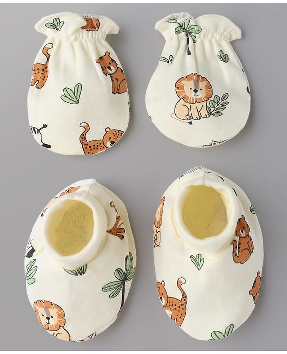 Babyhug 100% Cotton Interlock Knit Mittens & Booties With Animal Print - White