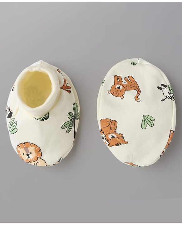 Babyhug 100% Cotton Interlock Knit Mittens & Booties With Animal Print - White