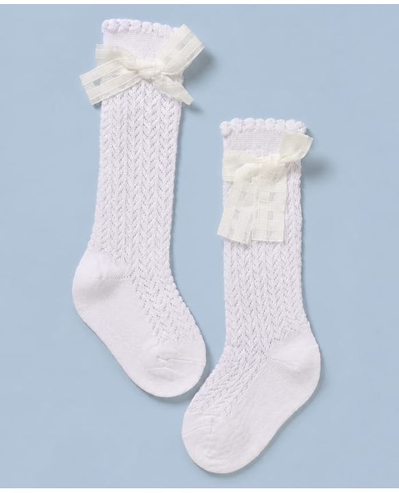 Cute Walk by Babyhug Cotton Cable Knit Calf Length Socks with Bow Applique in Pink