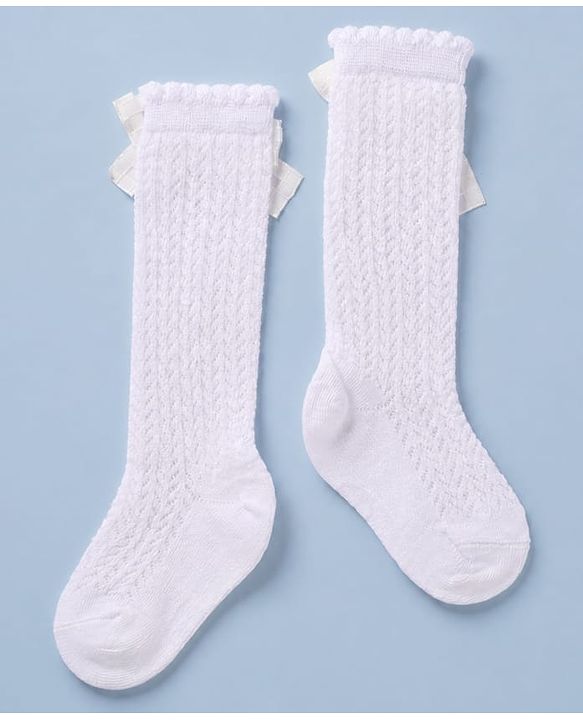 Cute Walk by Babyhug Cotton Cable Knit Calf Length Socks with Bow Applique in Pink