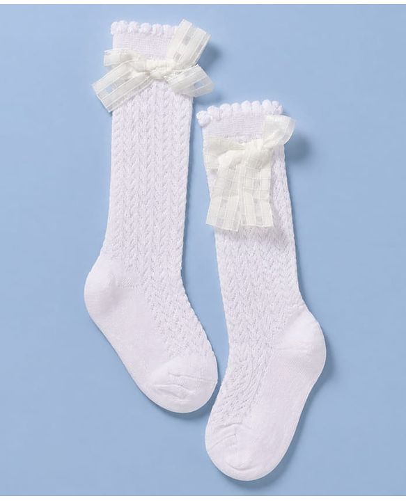 Cute Walk by Babyhug Cotton Cable Knit Calf Length Socks with Bow Applique in Pink