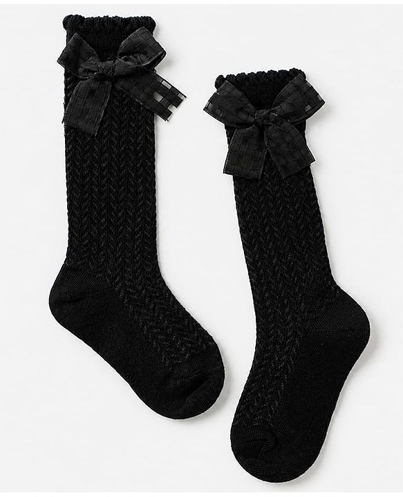 Cute Walk by Babyhug Cotton Cable Knit Calf Length Socks with Bow Applique in Pink