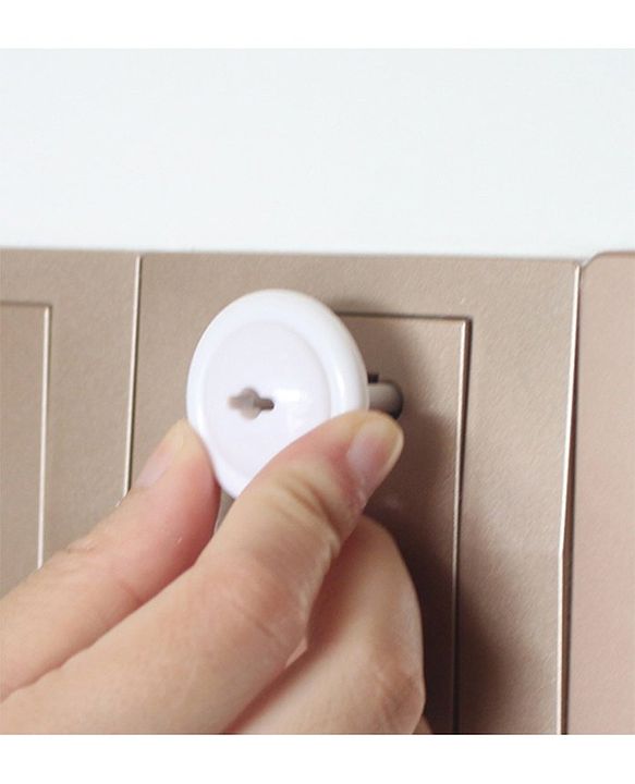 Babyhug 2 Pin Plug Protector Set Of 6 With Locking Key - White