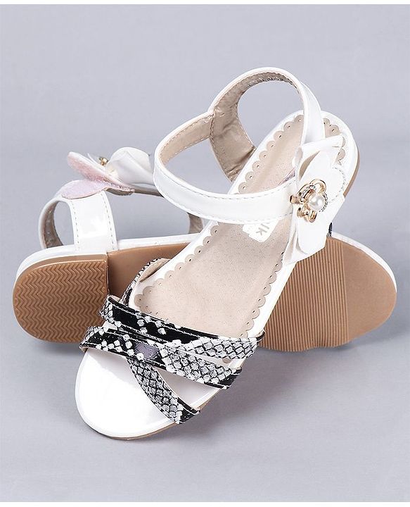 Cute Walk by Babyhug Peeptoes Beads & Flowers Embellishments - Off White