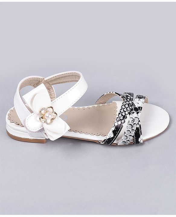 Cute Walk by Babyhug Peeptoes Beads & Flowers Embellishments - Off White