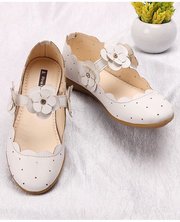 Pine Kids Belly Shoes Floral Applique - White