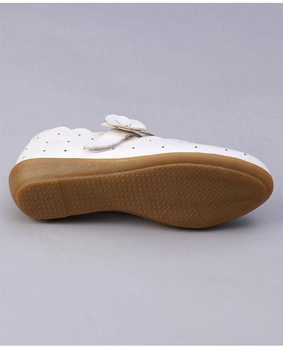 Pine Kids Belly Shoes Floral Applique - White