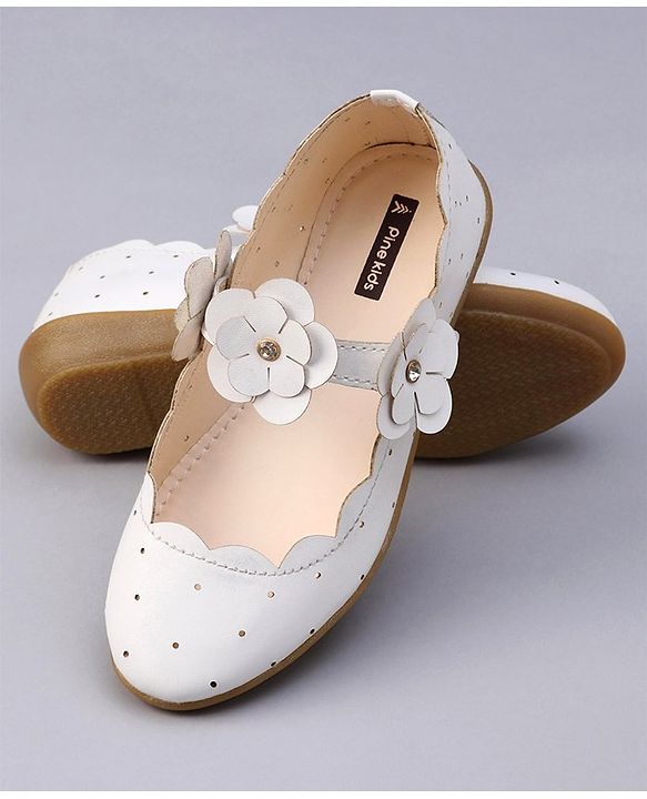 Pine Kids Belly Shoes Floral Applique - White