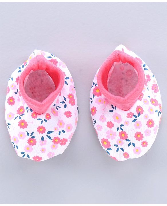 Babyhug Printed Cap With Booties & Mittens Pink - Diameter 11 cm