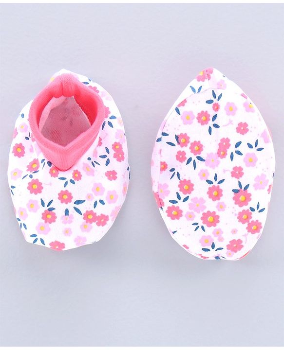 Babyhug Printed Cap With Booties & Mittens Pink - Diameter 11 cm
