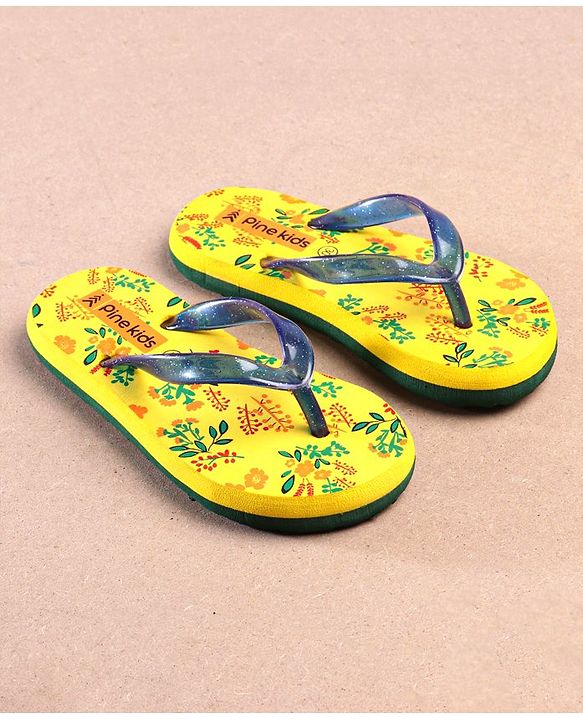 Pine Kids Flip Flops Floral Print - Yellow