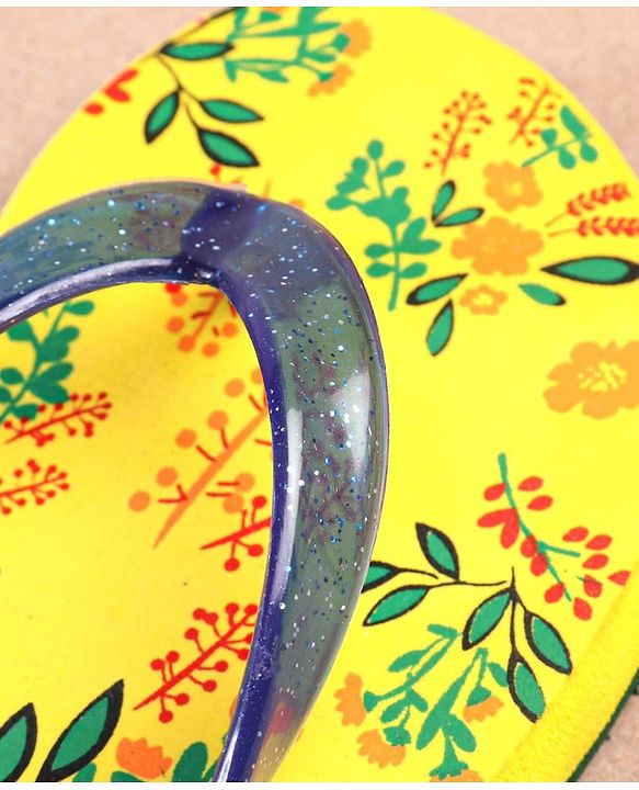 Pine Kids Flip Flops Floral Print - Yellow